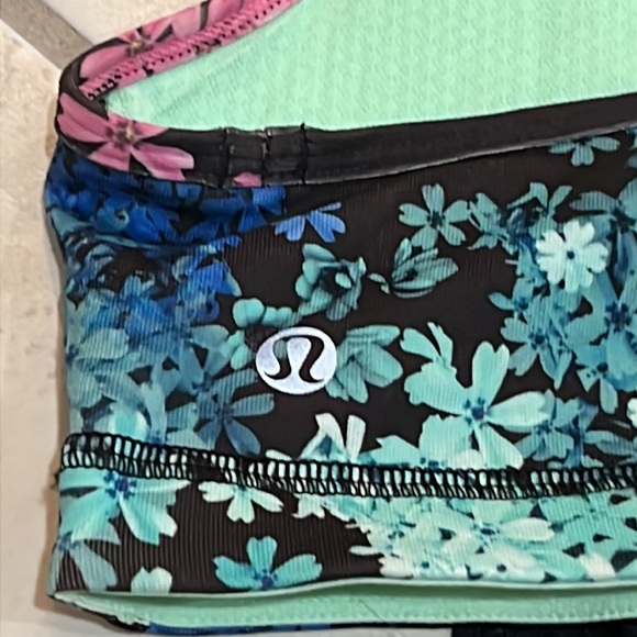 Women’s Lululemon size 10 Black Floral Athletic top - Picture 3 of 4